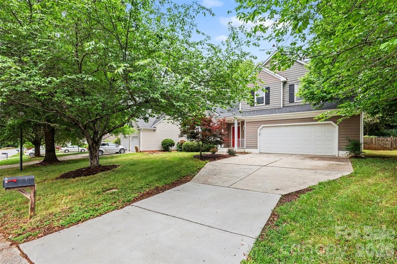 8910 Castlebay Dr, Charlotte, NC 28277