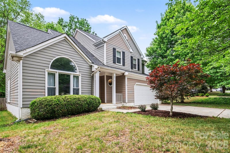 8910 Castlebay Dr, Charlotte, NC 28277