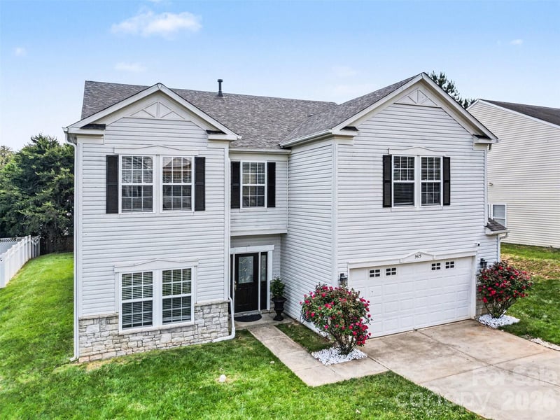 3425 Pikes Peak Dr, Gastonia, NC 28052