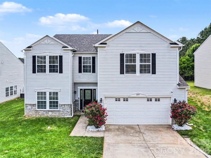 3425 Pikes Peak Dr, Gastonia, NC 28052