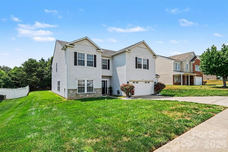 3425 Pikes Peak Dr, Gastonia, NC 28052