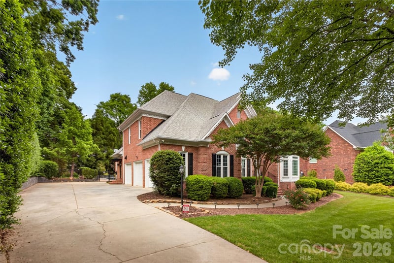 3100 Lakewood Edge Dr, Charlotte, NC 28269