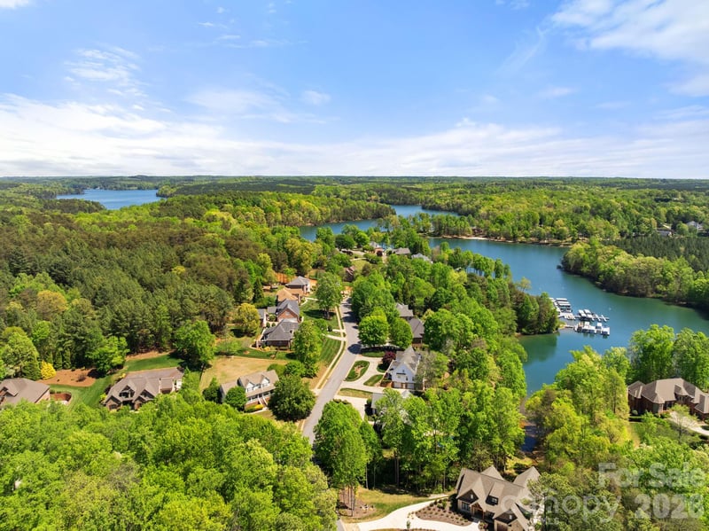 7601 Crossing Ridge Dr, Belews Creek, NC 27009
