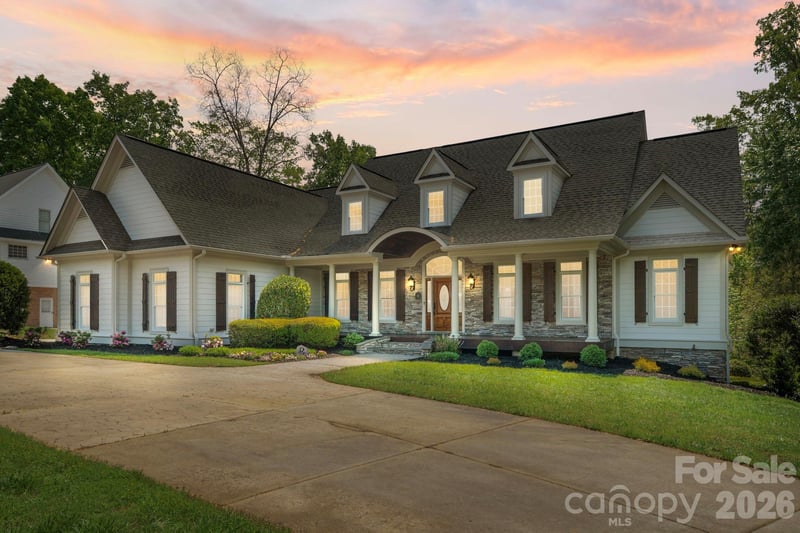 7601 Crossing Ridge Dr, Belews Creek, NC 27009