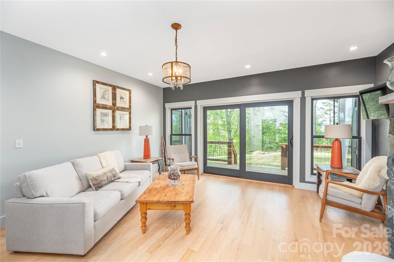 660 Elk Mountain Scenic Hw, Asheville, NC 28804