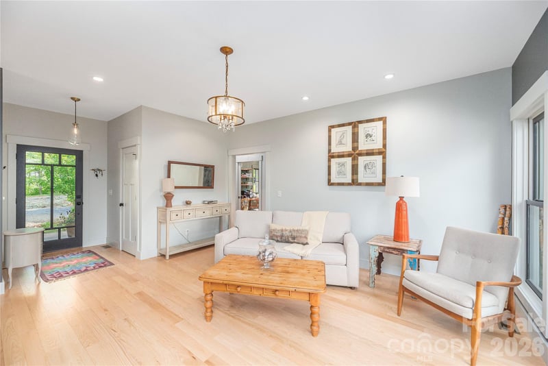 660 Elk Mountain Scenic Hw, Asheville, NC 28804