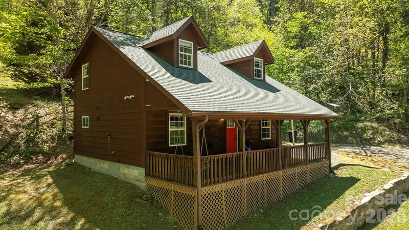 95 Lasso Ln, Waynesville, NC 28785