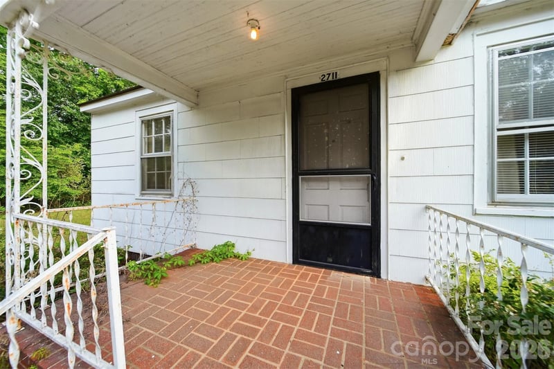 2711 8th Ave, Hickory, NC 28602