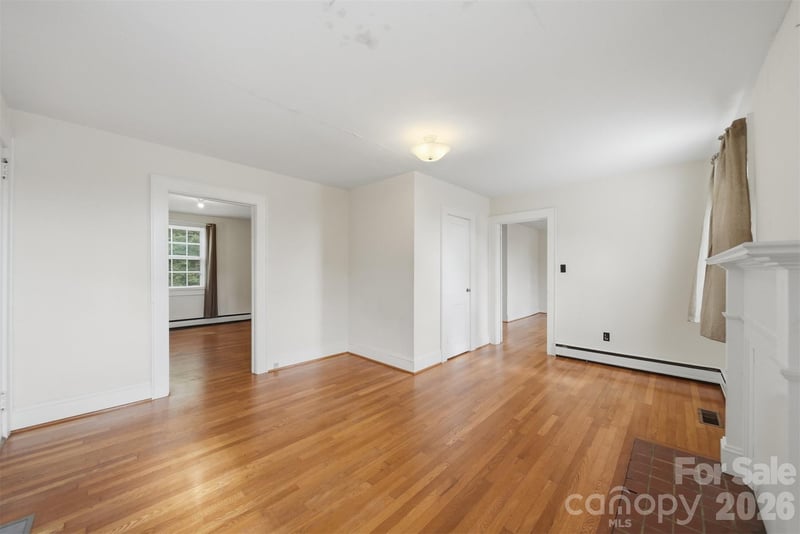 2711 8th Ave, Hickory, NC 28602