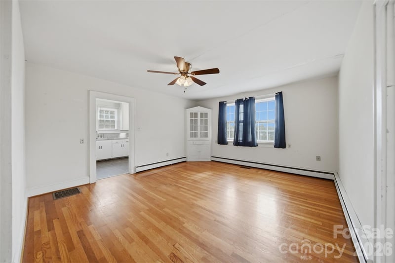 2711 8th Ave, Hickory, NC 28602