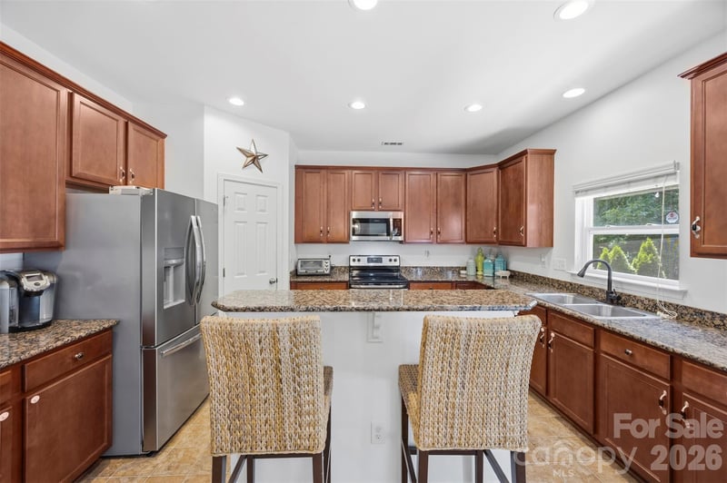 3041 Kilbeggan Dr, Lake Wylie, SC 29710