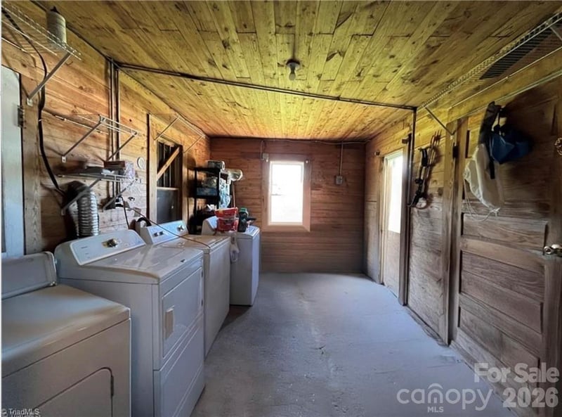 820 Suncrest Orchard Rd, North Wilkesboro, NC 28659