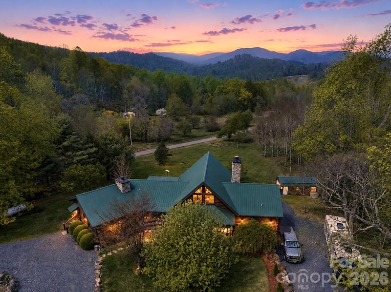 129 Apple Farm Rd, Bakersville, NC 28705