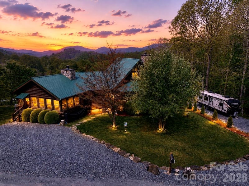 129 Apple Farm Rd, Bakersville, NC 28705