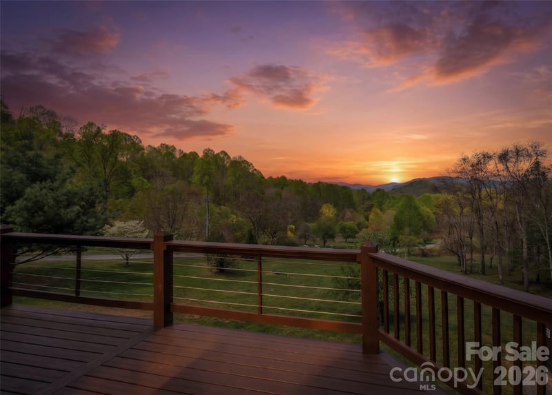 129 Apple Farm Rd, Bakersville, NC 28705