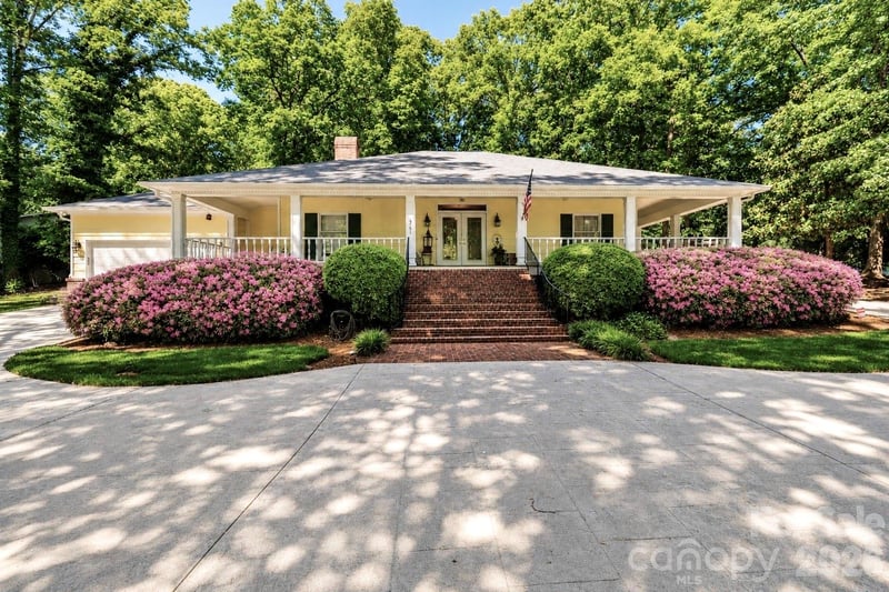 361 Gleneagles Rd, Statesville, NC 28625