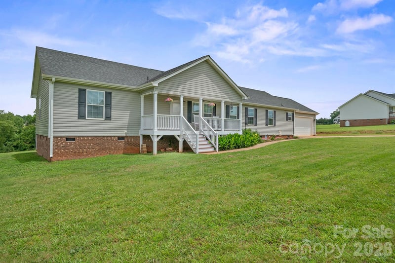 308 Laurel Ridge Dr, Lincolnton, NC 28092