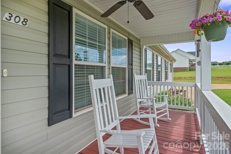 308 Laurel Ridge Dr, Lincolnton, NC 28092