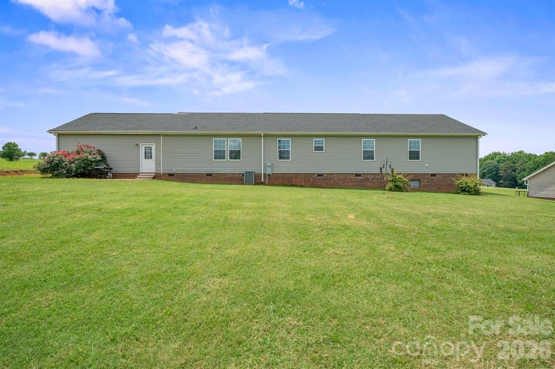 308 Laurel Ridge Dr, Lincolnton, NC 28092