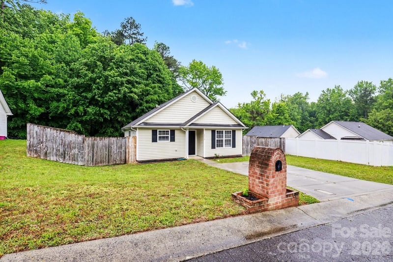 2116 Lauren Elizabeth Ct, Charlotte, NC 28214
