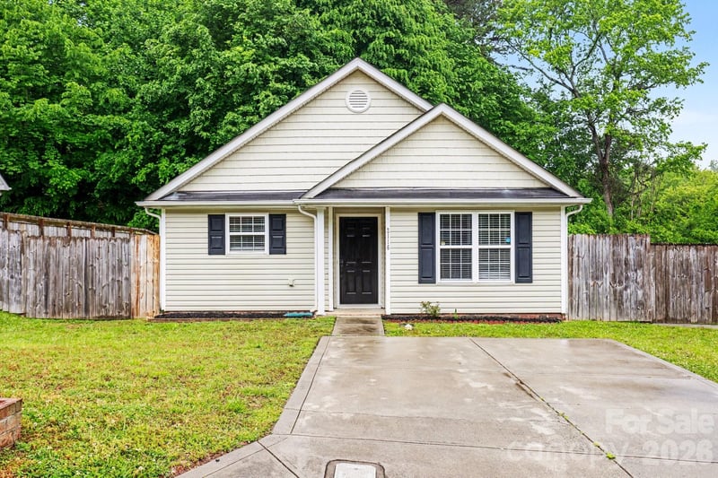 2116 Lauren Elizabeth Ct, Charlotte, NC 28214