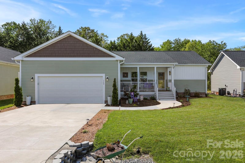 143 Beechnut Dr, Hendersonville, NC 28739