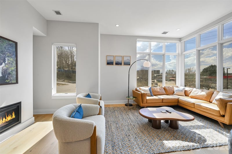 1 Bauhaus Ct, Asheville, NC 28801