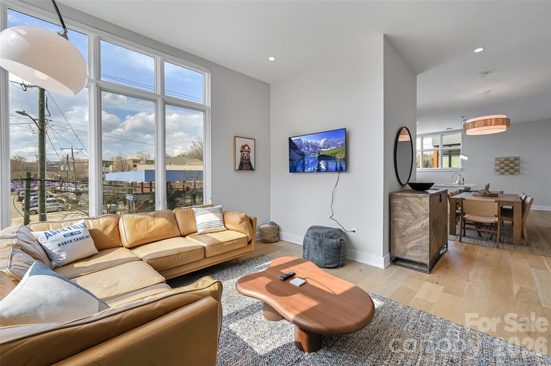 1 Bauhaus Ct, Asheville, NC 28801