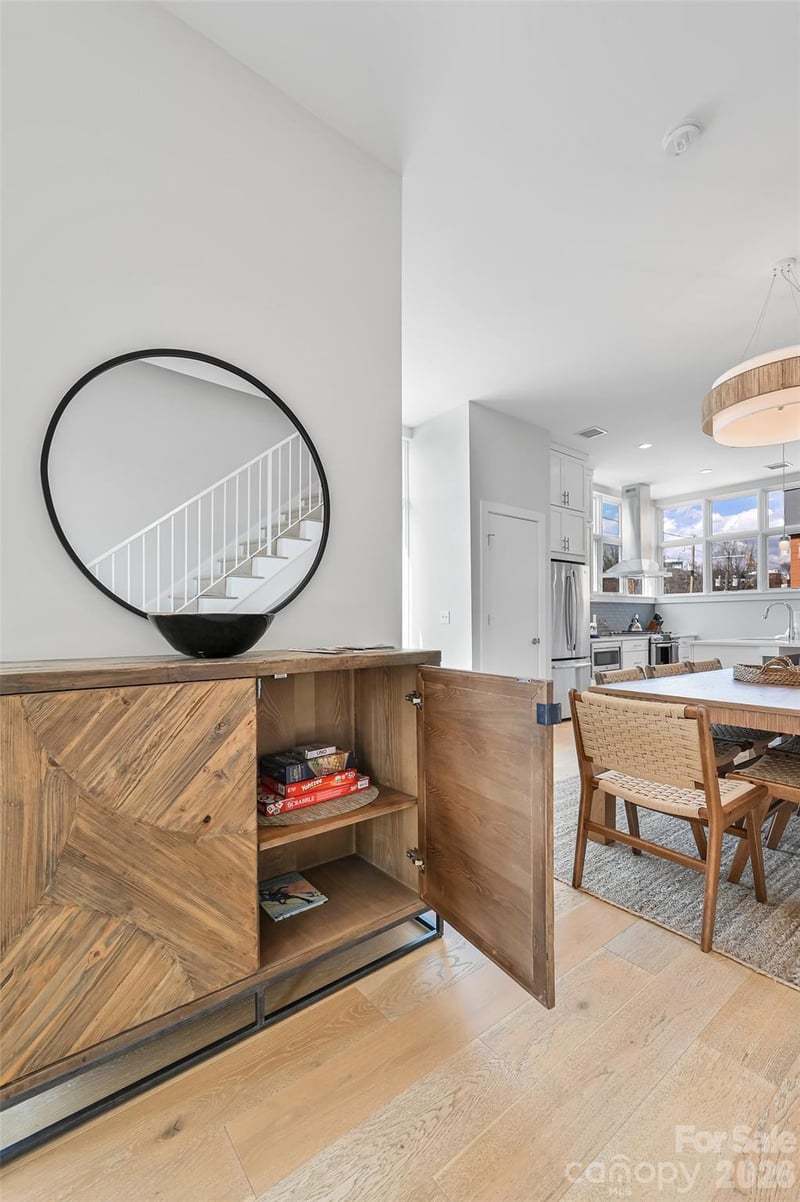 1 Bauhaus Ct, Asheville, NC 28801