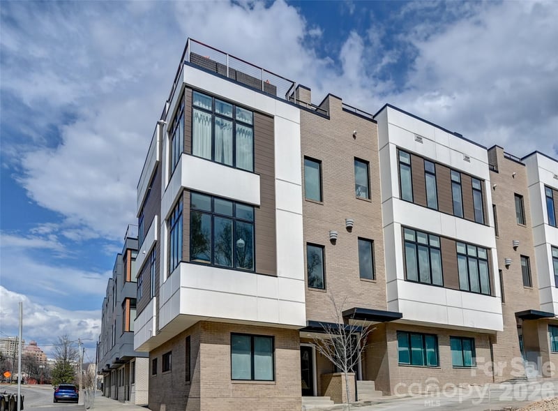 1 Bauhaus Ct, Asheville, NC 28801