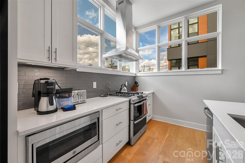 1 Bauhaus Ct, Asheville, NC 28801