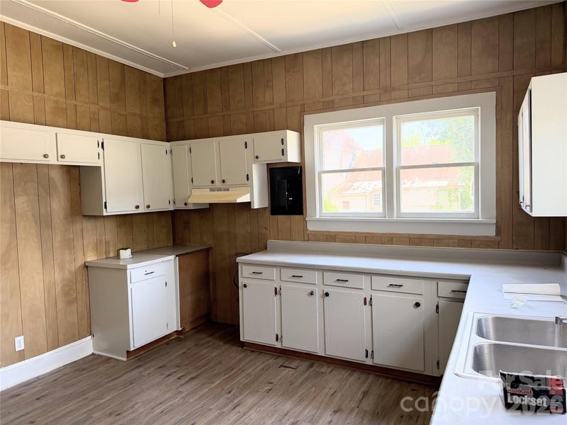 128 Long St, Salisbury, NC 28144