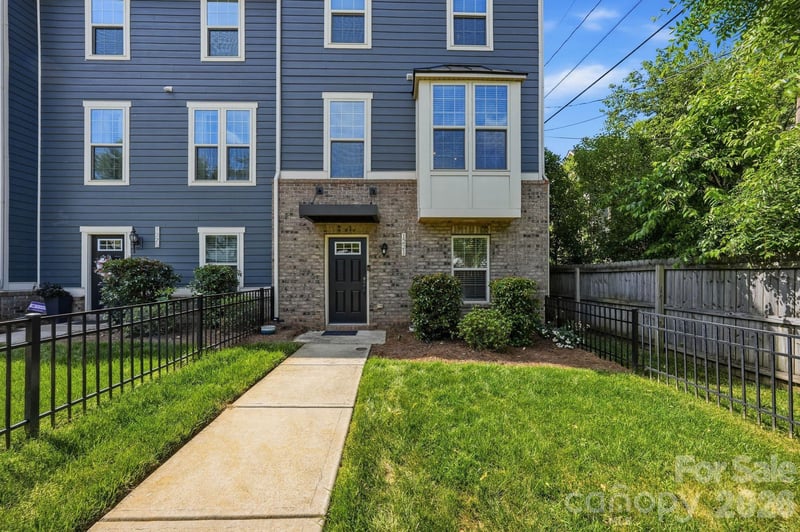 1221 Queen Lyon Ct, Charlotte, NC 28205