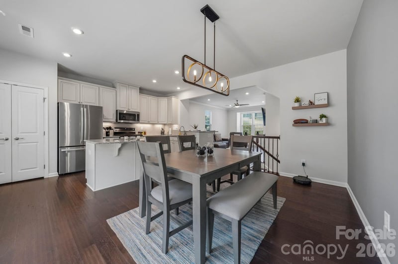 1221 Queen Lyon Ct, Charlotte, NC 28205