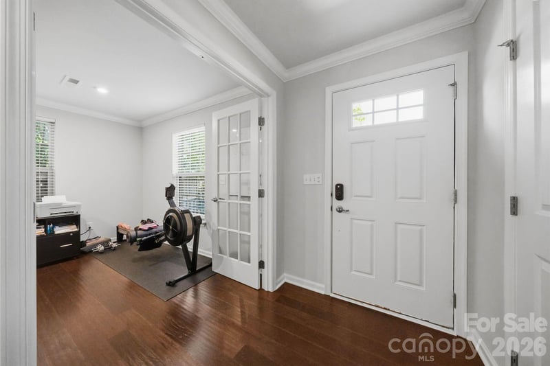 1221 Queen Lyon Ct, Charlotte, NC 28205