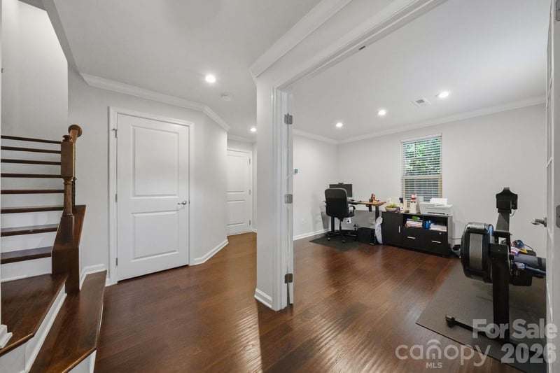 1221 Queen Lyon Ct, Charlotte, NC 28205