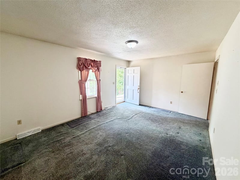 232 Chase Dr, Forest City, NC 28043