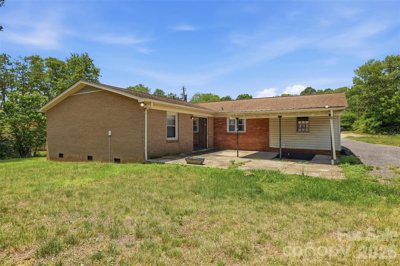 1910 26th St, Hickory, NC 28601
