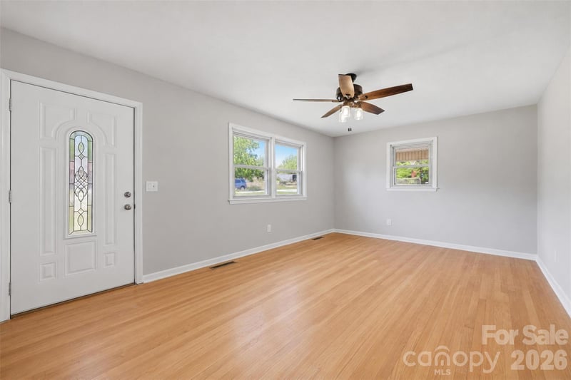 1910 26th St, Hickory, NC 28601
