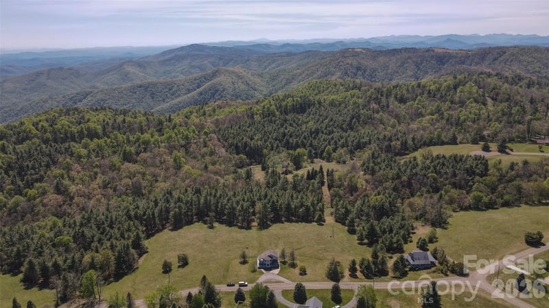 216 Deer Track Ln, Sparta, NC 28675