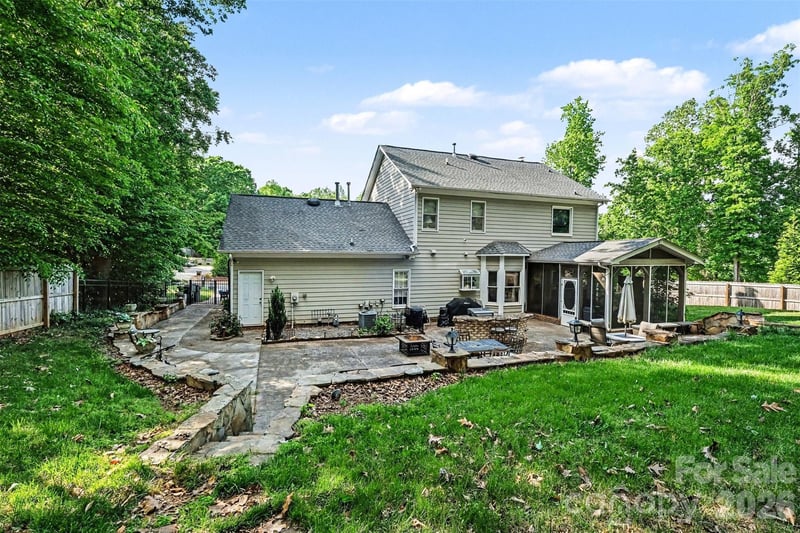 5010 Ardenwoods Dr, Charlotte, NC 28215