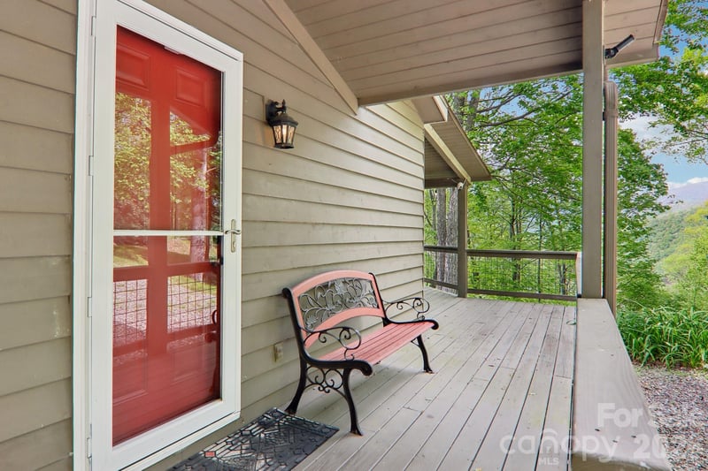 79 Chipmunk Ln, Maggie Valley, NC 28751