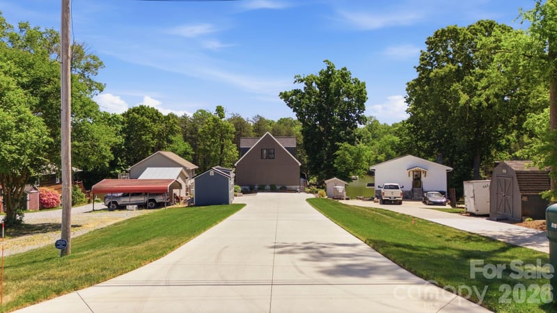 819 Hickory Point Dr, Lexington, NC 27292