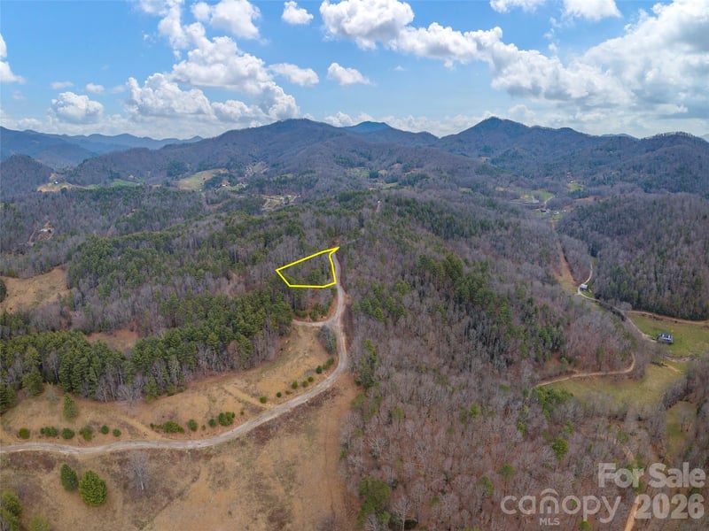 454 Dream Valley Dr, Clyde, NC 28721