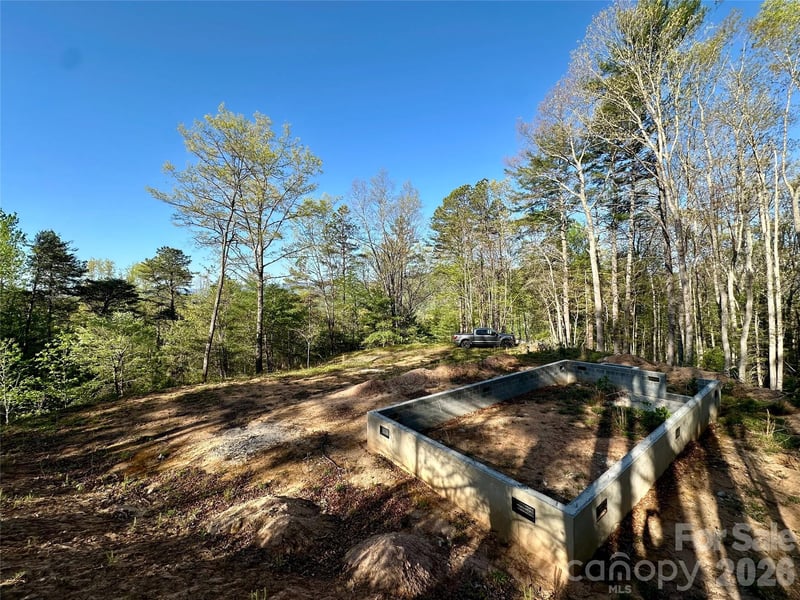 454 Dream Valley Dr, Clyde, NC 28721