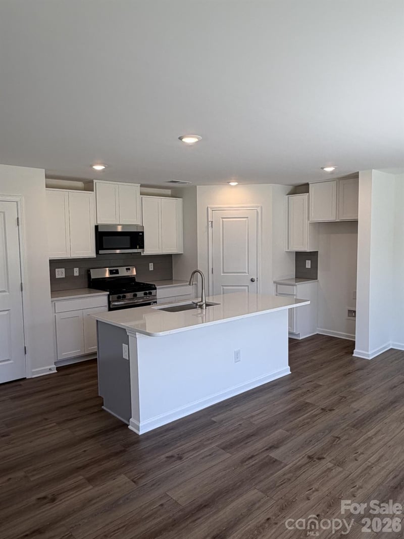 483 Sand Dunes Dr, Kannapolis, NC 28081
