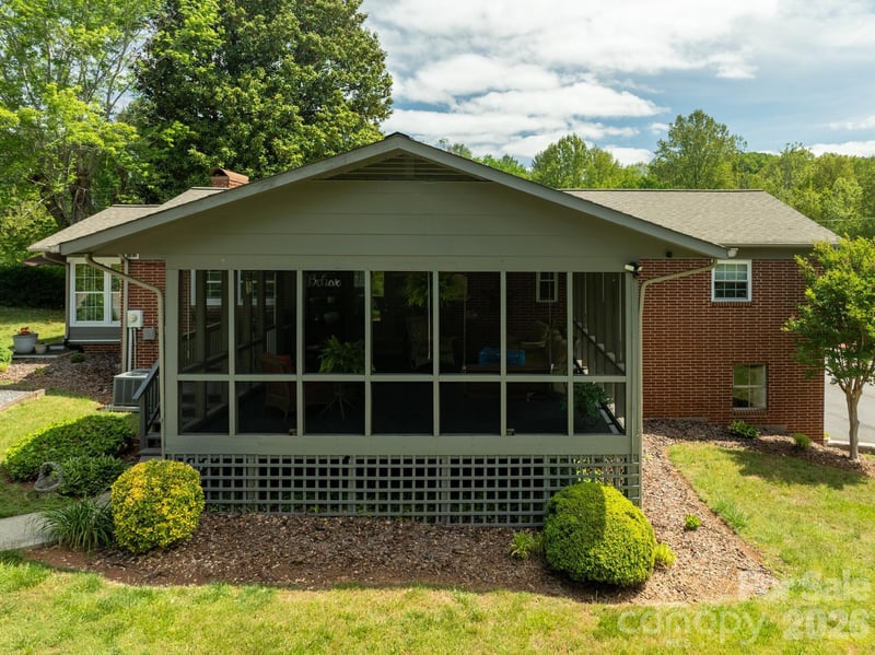 1818 Hickory Blvd, Lenoir, NC 28645