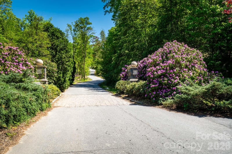 33 Bent Branch Ln, Asheville, NC 28804