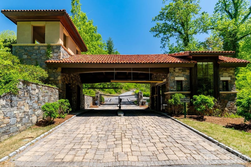 33 Bent Branch Ln, Asheville, NC 28804