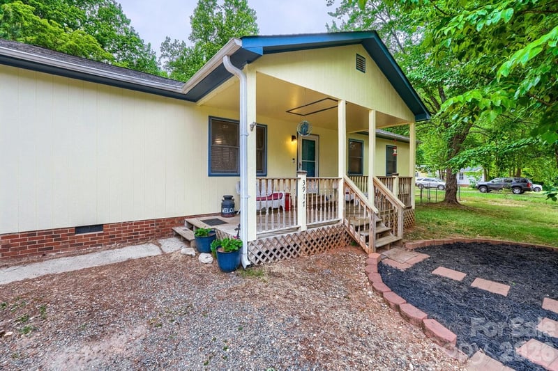 3917 Lake Rd, Charlotte, NC 28269